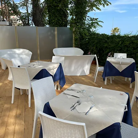 Adriatica Sul Mare Hotel 3*